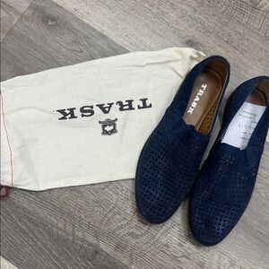 ❄️☀️Trask Dark Blue Perforated Loafers